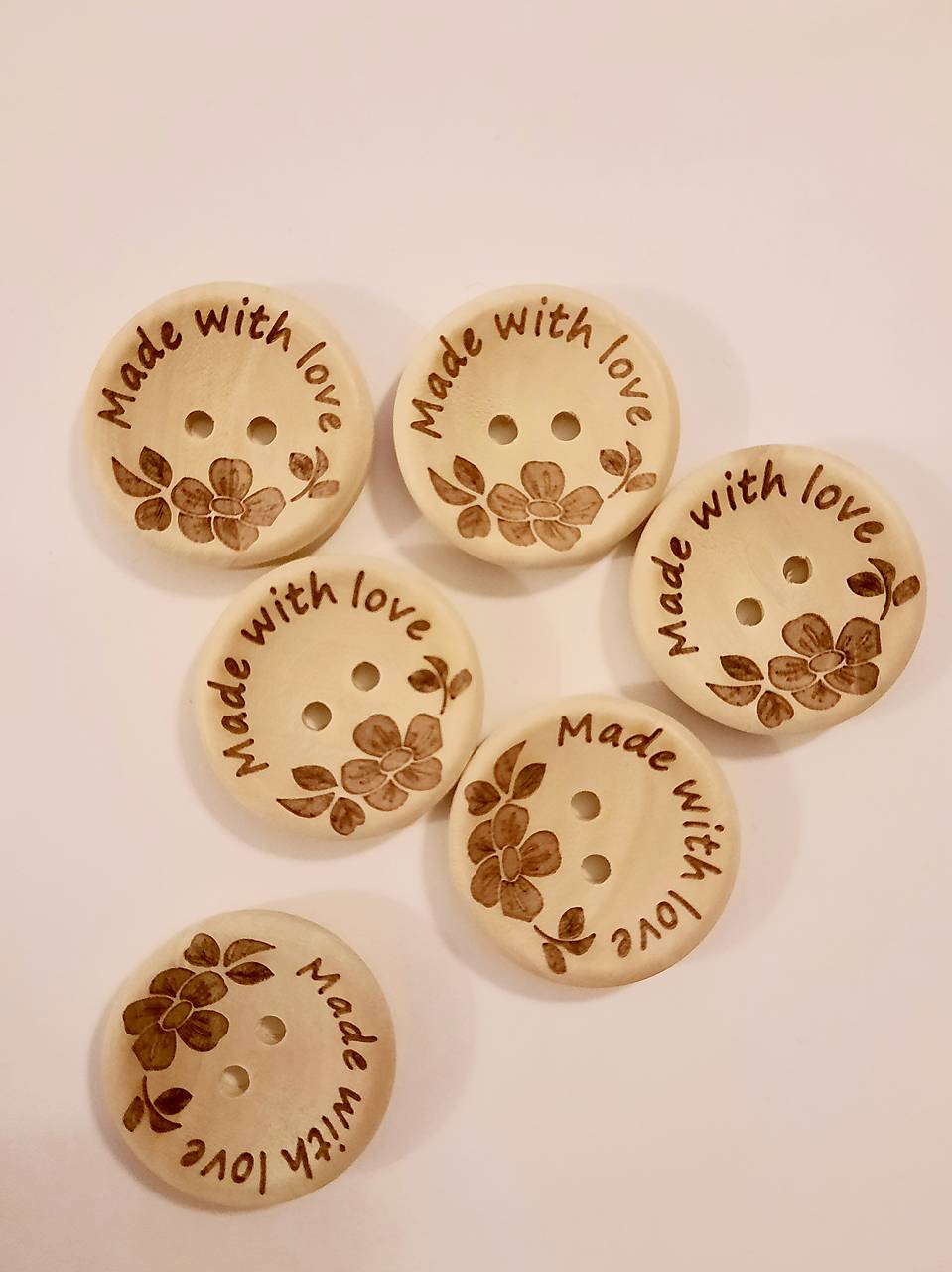 G120 Gombík drevený made with love 3 cm