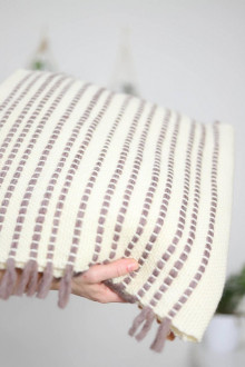 Úžitkový textil - Ručne tkaný vlnený dekoračný vankúš (biela/hnedá 50x50cm) - 14299401_