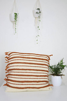 Úžitkový textil - Ručne tkaný vlnený dekoračný vankúš (biela/horčicová 50x50cm) - 14299411_
