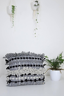 Úžitkový textil - Ručne tkaný vlnený dekoračný vankúš - 14299616_
