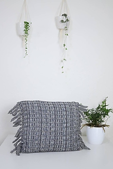 Úžitkový textil - Ručne tkaný vlnený dekoračný vankúš (siva tmavšia) - 14299727_