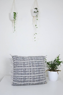 Úžitkový textil - Ručne tkaný vlnený dekoračný vankúš (siva bledšia) - 14299728_