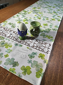 Úžitkový textil - Bavlnená štóla s jarným kvetinovým vzorom  (zelené štvorlístky s čipkou) - 14297848_