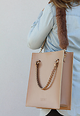 Veľké tašky - Kožená shopper kabelka s kožušinovým popruhom- CAMEL - 14302049_