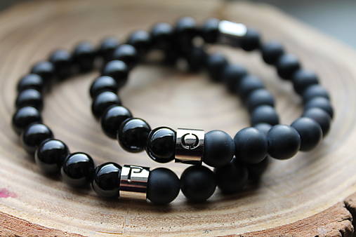 Black and Black _partnerské _iniciálka