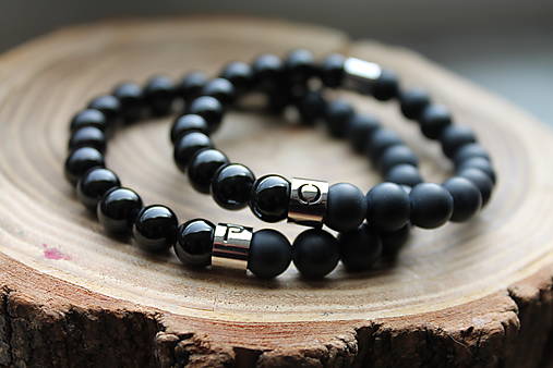 Black and Black _partnerské _iniciálka