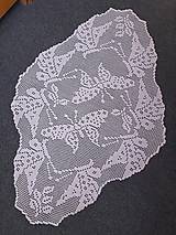 Úžitkový textil - veľký háčkovaný obrus s motýľmi - 14306325_