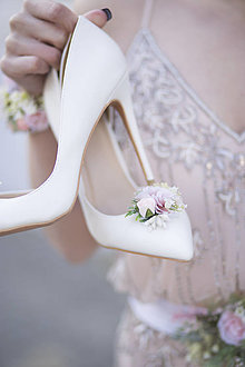 Opasky - Romantické ružové kvetinové svadobné doplnky (Klipy na topánky) - 14312983_