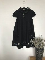 Šaty čierne s aplikáciou zvonové s bočnými vreckami veľ.36-38