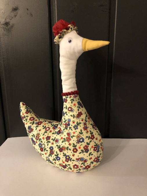 Labuť - kvetovaná s klobúčikom