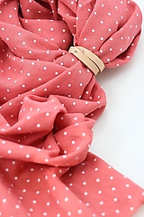 Šatky - Veľká dámska ľanová šatka lososovej farby s bodkami "Camilia" - 14315926_