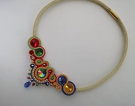 Náhrdelníky - Šujtášový náhrdelník (Pestrofarebná zlatá) - 14320089_