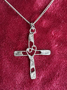 Iné šperky - krížik so srdiečkom - 14327832_