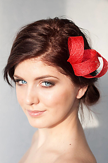 Ozdoby do vlasov - Moderný sisalový fascinátor v červenej, minimalistický fascinátor k spoločenským šatám, na svadbu, pre družičky - 14329801_