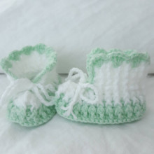 Detské topánky - Ručne háčkované papučky bielo/zelené - 14331658_