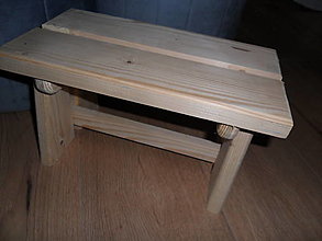 Nábytok - Drevený stolček - 14334012_