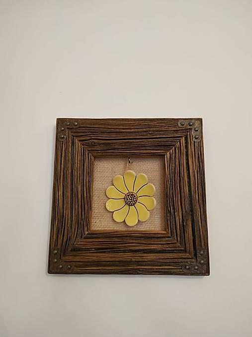 Obraz s rámom zo starého dreva - keramický kvietok (Žltá)