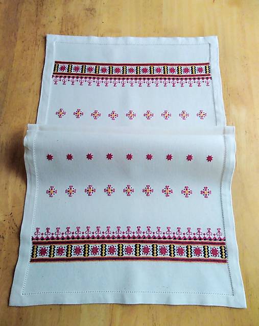 Úžitkový textil - Ručne vyšívaná dečka K9 obdĺžnik 84x40cm - 14338702_