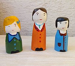 Hračky - Tri vyrezávané bábiky - 14346788_