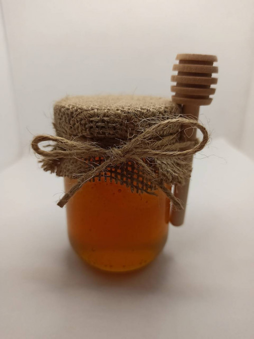 Zdobený svadobný med s paličkou