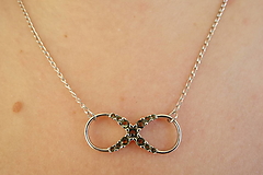 Strieborný náhrdelník infinity s prírodnými českými vltavínmi (striebro)
