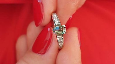 Prstene - Prsteň Bellatrix s tvarom vltavínskej kvapky a skutočnými diamantmi z bieleho a žltého zlata (žlté zlato 59 mm) - 14349461_