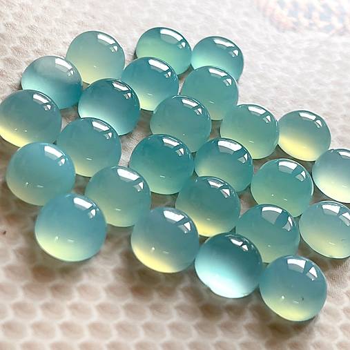 Minerály - Aqua chalcedón kabošon kruh / 10mm (tmavší aqua chalcedón) - 14353870_