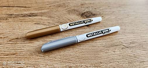 Metalické pero  (Strieborná)