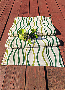 Úžitkový textil - Štóla s geometrickým vzorom z bavlny (Zelené vlnky) - 14353512_