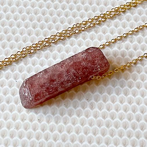 Cherry Quartz Golden Necklace / Náhrdelník s cherry krištáľom