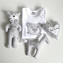 Detské oblečenie - DARČEKOVÝ SET - personalizovaný (sivo - biely) (SET: body + macko) - 14356123_