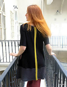 Šaty - NINAMI I.-černé šaty s kapsami a barevnými pruhy - 14355783_