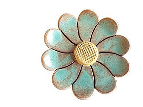Dekorácie - Margaréta na zavesenie 9,7cm (Zelený patinovaný kvet) - 14355155_