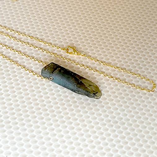 Grey Labradorite Golden Necklace / Náhrdelník s labradoritom