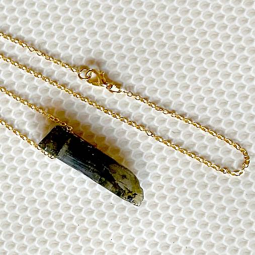 Grey Labradorite Golden Necklace / Náhrdelník s labradoritom