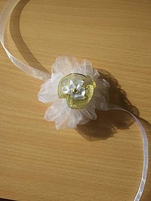 Svadobné pierka - Náramok pre družičky bielo-zlatý - 14359773_