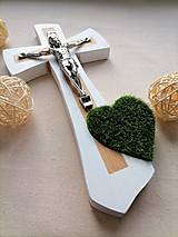 Kríž so zeleným srdiečkom 