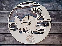 Hodiny - Drevené nástenné hodiny "pre rybára" - 14360360_