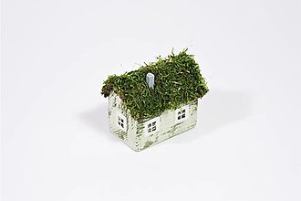 Dekorácie - Nórsky domček č. 8 (Nórsky domček č. 8 - s machovou strechou) - 14360628_
