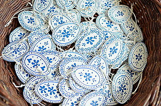 Dekorácie - Bielo modré veľkonočné drevené vajíčka - 14362938_