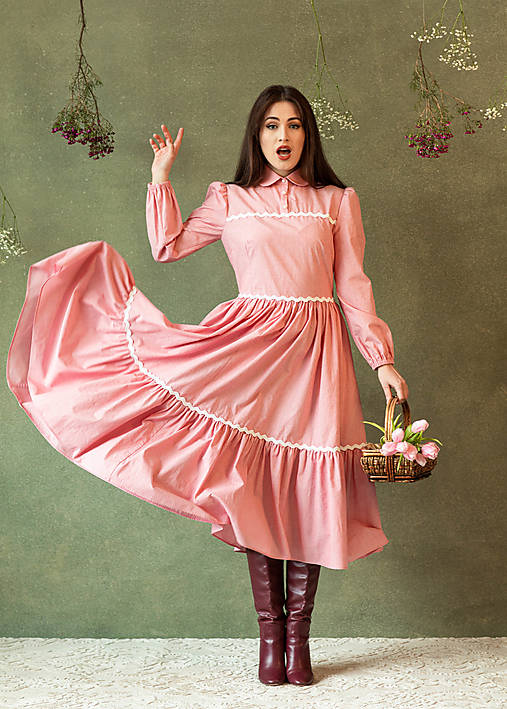 Ružovkasté bavlnené šaty s golierikom a volánom
