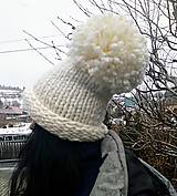 Čiapky, čelenky, klobúky - čiapka pletená .. biela s veľkým brmbolcom - 14367110_