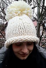 Čiapky, čelenky, klobúky - čiapka pletená .. biela s veľkým brmbolcom - 14367111_