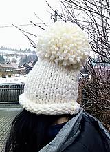 Čiapky, čelenky, klobúky - čiapka pletená .. biela s veľkým brmbolcom - 14367112_