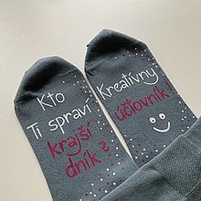 Ponožky, pančuchy, obuv - Maľované ponožky pre kreatívneho účtovníka (sivomodré s ružovo bielou) - 14369144_