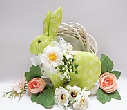 Zajačik - bohato zdobený, jarná zelená (24 x 25 cm)