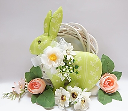 Dekorácie - Zajačik - bohato zdobený, jarná zelená (24 x 25 cm) - 14367249_