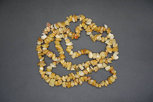 Minerály - Rýchly výber 1. tromlovaných zlomkov v šnúrach (Nefrit topázový (88cm)) - 14380024_