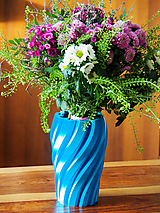 Špirálová váza s metalickým efektom v rôznych farbách / Moderný kúsok do obývačky / Dekorácia do domácnosti