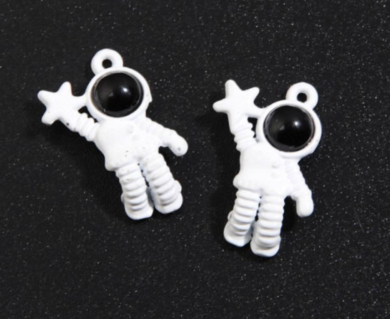 PR106 Prívesok kozmonaut 2,1 x 1,5 cm